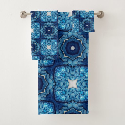 Azure Blue Arabesque Muster Badhandtuch Set (Insitu)