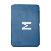 Azure Blue White Monogram Badematte (Vorderseite Vertikal)