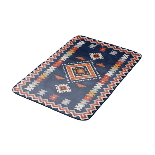 Azure Navy and Terracotta Geometric Tribal Badematte (Schrägansicht)