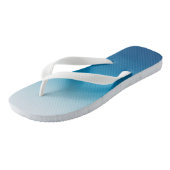 Azure Sky bis Ocean Blue Gradient Badesandalen (Schrägansicht)