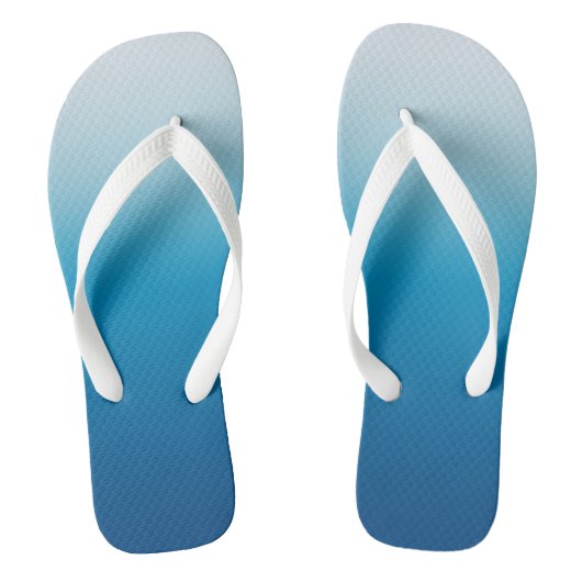 Azure Sky bis Ocean Blue Gradient Badesandalen (Fußbett)