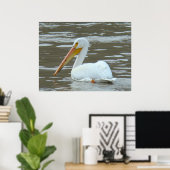 B15 White Pelican am Muddy River Poster (Heimbüro)