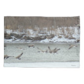 B7 Kanadischer Gänse im Flug Kissenbezug (Rückseite)