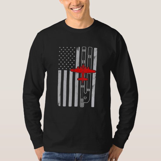 B-17 Flying Fortress Airplane American Flag Runway T-Shirt (Vorderseite)