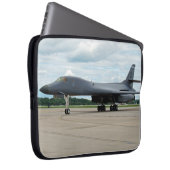 B-1B Lancer Bomber am Boden Laptopschutzhülle (Vorne Rechts)