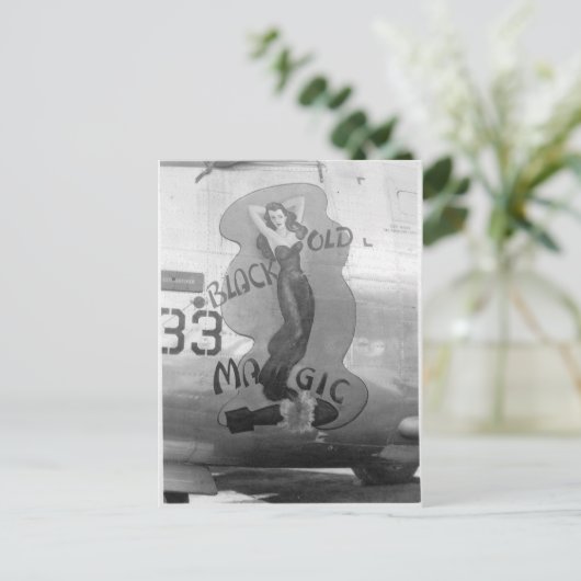 B-24 Nose Art "Old Black Magic" Postkarte (Stehend Vorderseite)