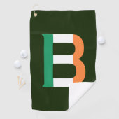 B Monogram überlagert sich auf irischer Flaggenmar Golfhandtuch (Insitu)