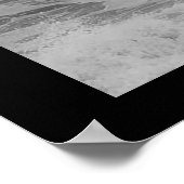 B&W Absturz einer heftigen Sturmwelle Poster (Ecke)