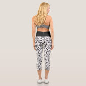 B&W Animal Print Sherpa Blanket Capri Leggings (Rückseite)