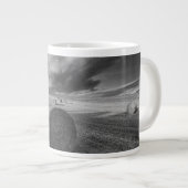 B&W Barley Field Jumbo-Tasse (Vorderseite Rechts)