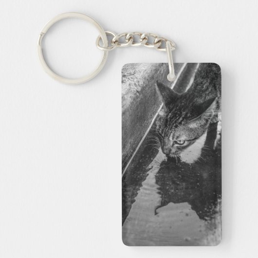 B&W - Cat Drinks Schlüsselanhänger (Vorderseite)