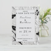 B & W Florals verändern das Hochzeitsdatum Einladung (Stehend Vorderseite)
