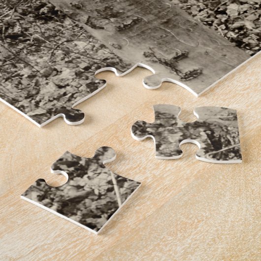 B&W Forest mit Nebel hinter den Bäumen Puzzle (Seite)