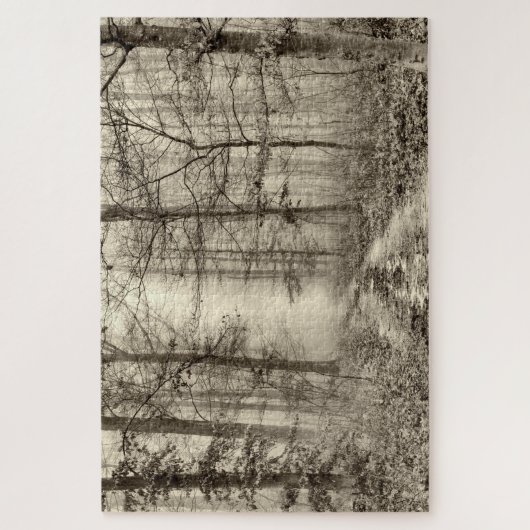 B&W Forest mit Nebel hinter den Bäumen Puzzle (Vertikal)