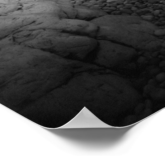 B&W lange Exposition eines Strandes in Rabac, Kroa Poster (Ecke)