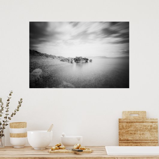 B&W lange Exposition eines Strandes in Rabac, Kroa Poster (Küche)