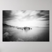 B&W lange Exposition eines Strandes in Rabac, Kroa Poster (Vorne)