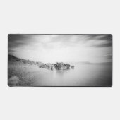 B&W lange Exposition eines Strandes in Rabac, Kroa Schreibtischunterlage (Vorderseite)