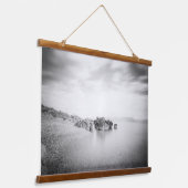 B&W lange Exposition eines Strandes in Rabac, Kroa Wandteppich Mit Holzrahmen (Gewinkelt)