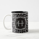 B & W Leopard Muster mit/ Custom Monogram & Name Zweifarbige Tasse (Links)