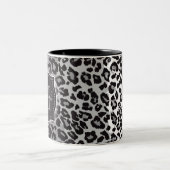 B & W Leopard Muster mit/ Custom Monogram & Name Zweifarbige Tasse (Mittel)