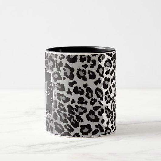 B & W Leopard Muster mit/ Custom Monogram & Name Zweifarbige Tasse (Mittel)