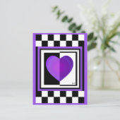 B&W Lila Herzen schlagen Postkarte (Stehend Vorderseite)