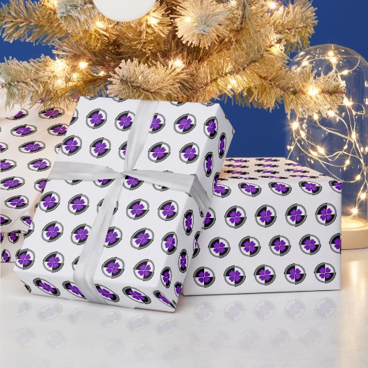 B&W Purple Hearts Schlagen Geschenkpapier (Feiertage)