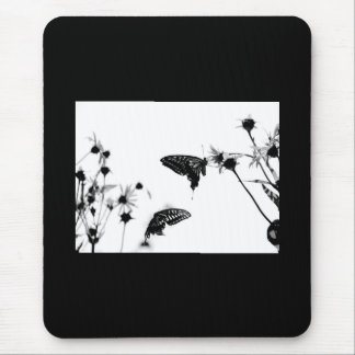 B/W Schmetterling auf Blume Mousepad