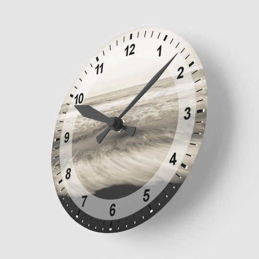 B&W seascape, Hawaii Runde Wanduhr (Winkel)