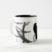 B&W Winter-Rabe Edgar Allan Poe nie wieder Zweifarbige Tasse (Vorderseite Links)
