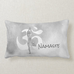 B&W Yoga Instructor Meditation Tree Pose Om Symbol Lendenkissen
