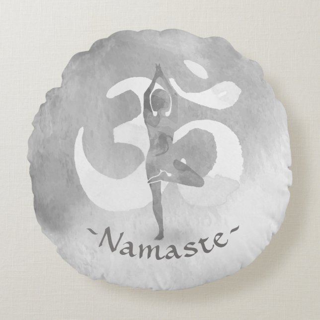 B&W Yoga Instructor Meditation Tree Pose Om Symbol Rundes Kissen (Vorderseite)