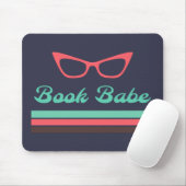 Babe mit katzenaugen Brillen und farbigen Bars buc Mousepad (Mit Mouse)