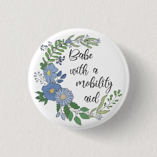 Babe mit Mobilitätshilfe Button
