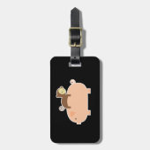 Baby-Affe, der rückwärts auf ein Schwein fährt Gepäckanhänger (Vorderseite vertikal)