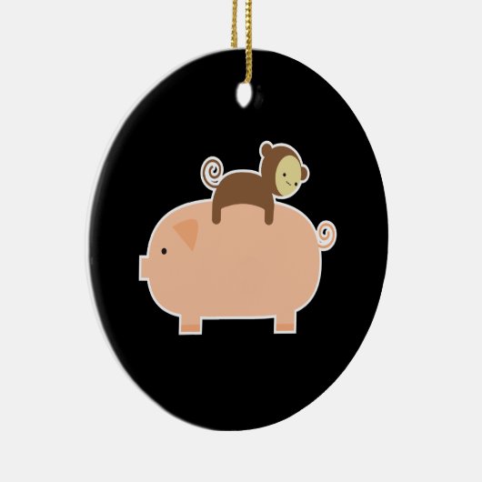 Baby-Affe, der rückwärts auf ein Schwein fährt Keramikornament (Rechts)