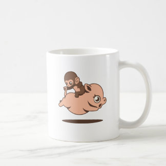 Baby-Affe (rückwärts gehend auf ein Schwein) Kaffeetasse