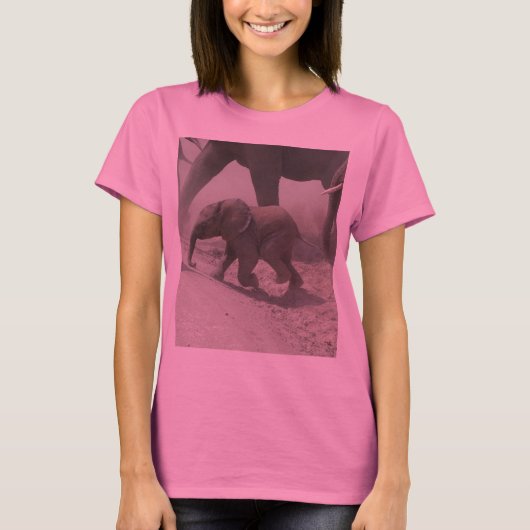Baby African Elephant Crossing T-Shirt (Vorderseite)