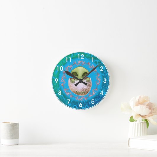 Baby Alien Clock Runde Wanduhr (Zuhause)