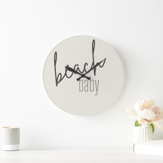 Baby am Strand. Uhr (Zuhause)