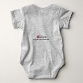 Baby auf einer Seite. Pilotprogramm für künftige D Strampler (Rückseite)