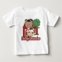 Baby-Bauer mit Kuh-T-Shirts und Geschenken