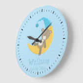 Baby Bear Blue Schlafen auf dem Mond II Große Wanduhr (Winkel)