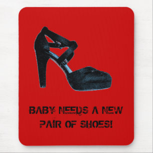 Baby benötigt ein neues Paar Schuhe Mousepad