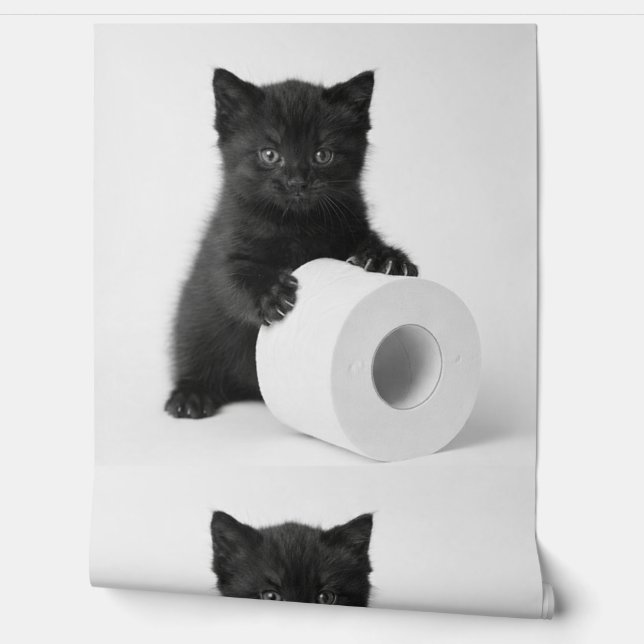 Baby Black Kitten Guarding Toilet Paper Roll On Tapete (Abrollen)