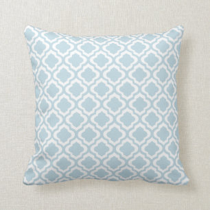 Baby-Blau-marokkanischer Gitter Quatrefoil Klee Kissen