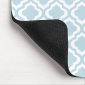 Baby-Blau-marokkanischer Gitter Quatrefoil Klee Mousepad (Ecke)