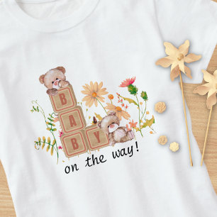Baby-Blöcke, Bären und Wildblumen werdende Mutter T-Shirt