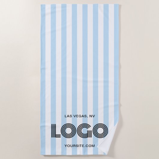 Baby Blue and White Classic Stripe Logo Strandtuch (Vorderseite)
